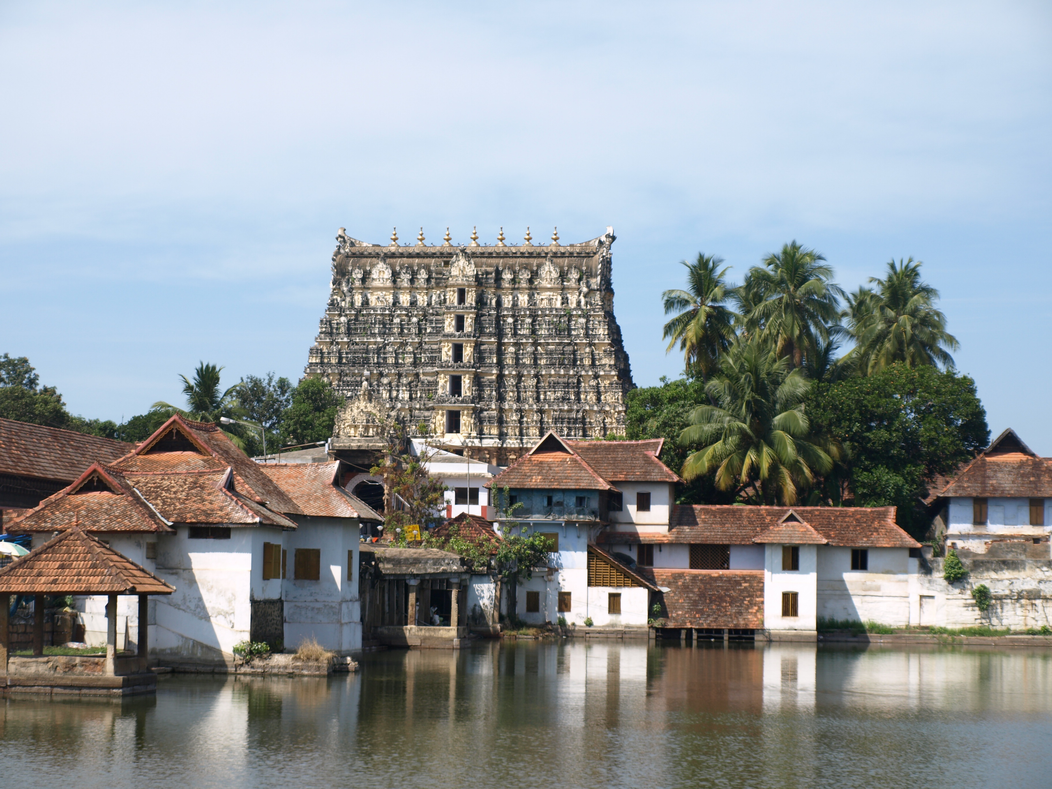 https://d3r8gwkgo0io6y.cloudfront.net/upload/Padmanabh Swami Temple01.jpg